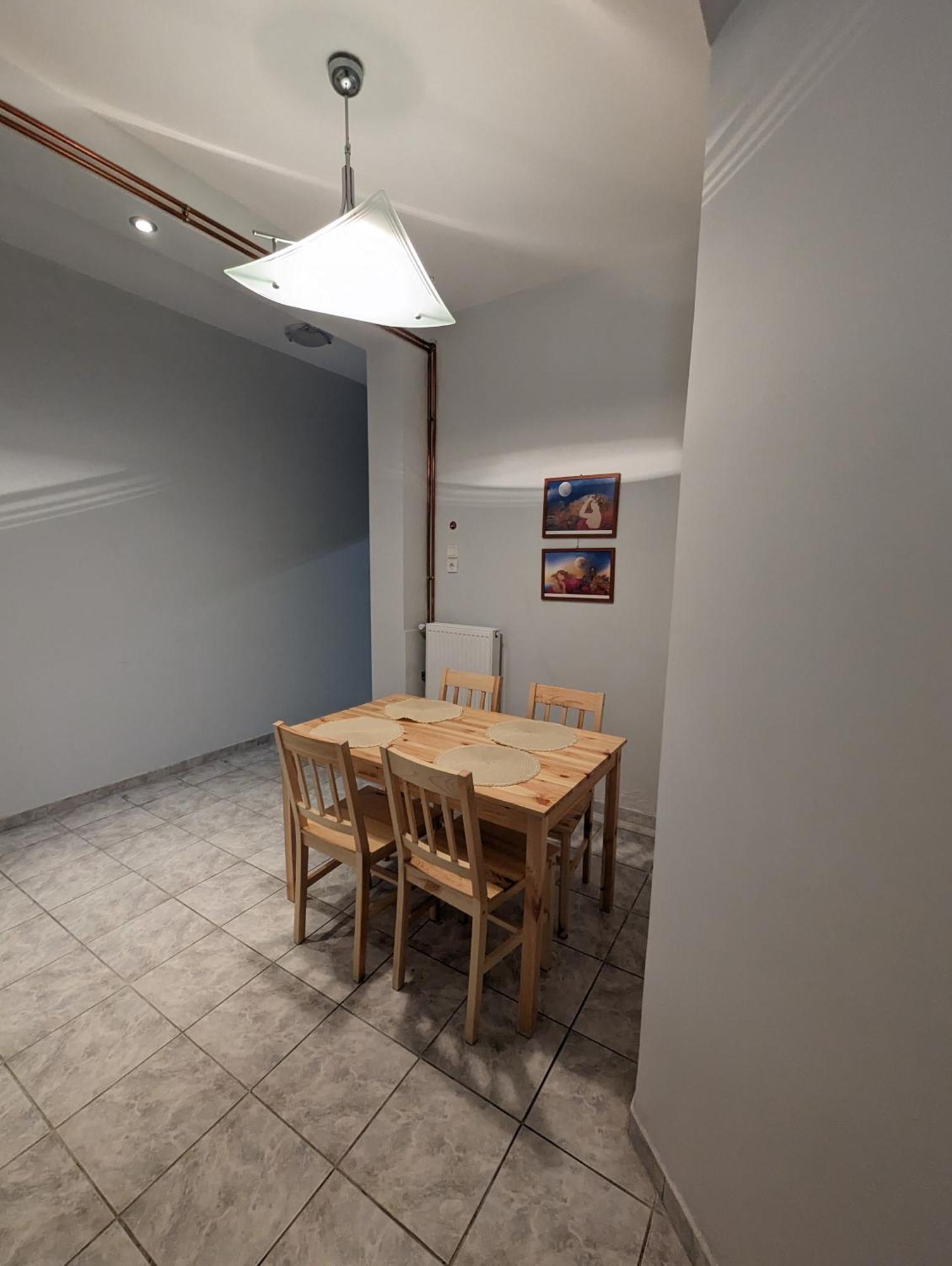Syntagma-monastiraki Bus Stop Apartment